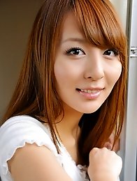 Sweet and luxurious Japanese av idol Jessical Kizaki shows her lovely body