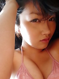 Sexy gravure idol beauty seduces painfully in her pink lingerie