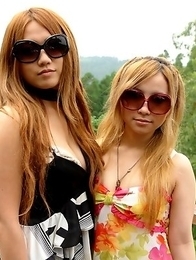 Cute Japanese chicks munch a stiffy