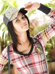 Japanese model Maria Ozawa posing.
