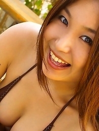 Saori Yamamoto Asian shows big tits in bra and cute smile outdoor