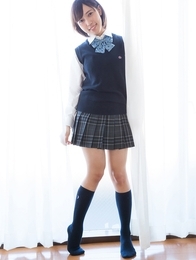 Busty Japan teen Fujikawa Reina in schoolgirl uniform